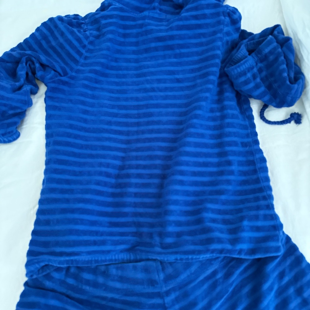 Juicy Couture short set - Picture 6 of 9